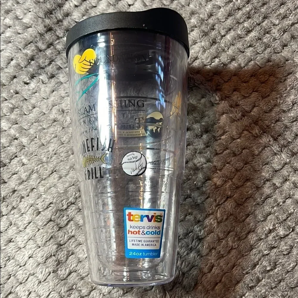 NEW tervis 24 ounce Tumbler and lid